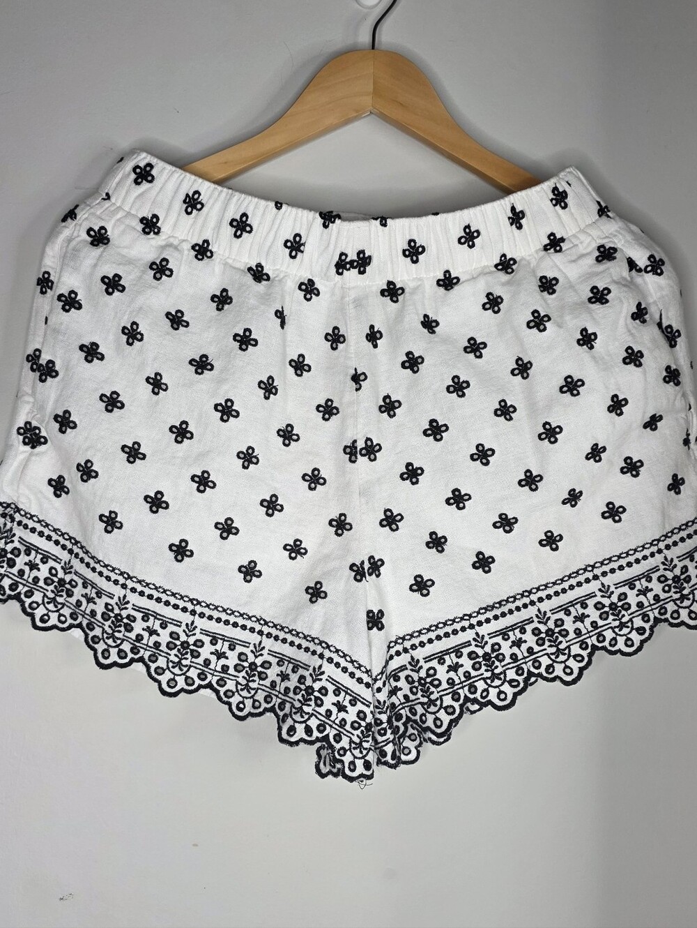 Abercrombie & Fitch White Linen Embroidered Lace-Hem Women’s Shorts